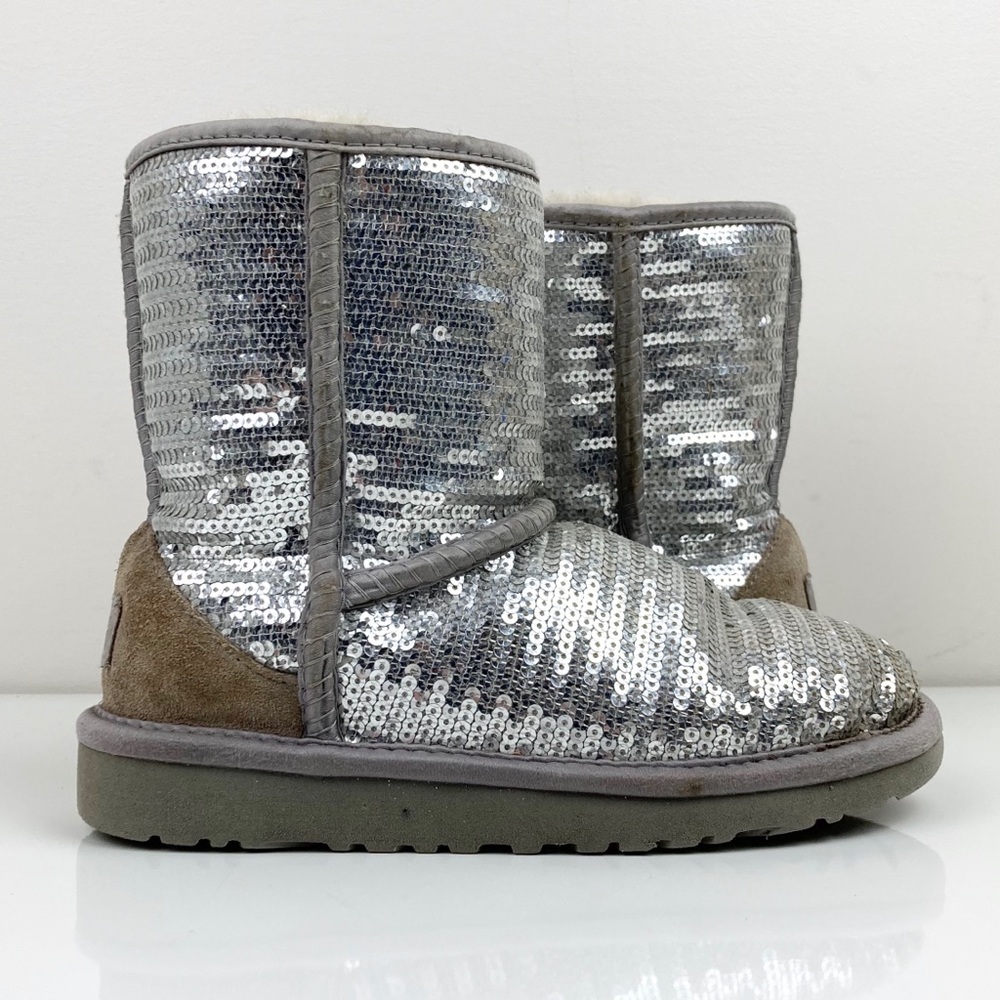 UGG Kids Classic Short Boot Silver Sequin Girls Lined Bootie Size 1.0